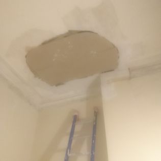 herstellen gat in oude plafond