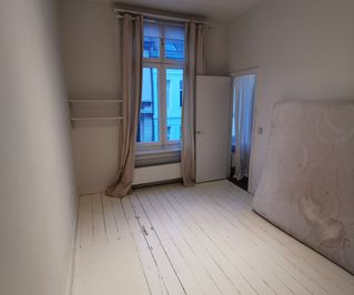 oude vloer slaapkamer geschilderd